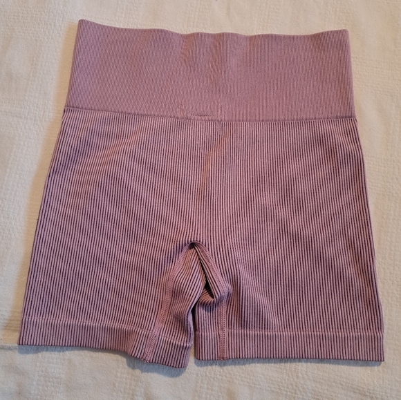Colsie women's size M ribbed pink shorts, NWOT - Picture 3 of 5